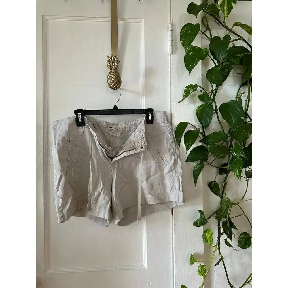 Lee Women’s size 14 beige shorts